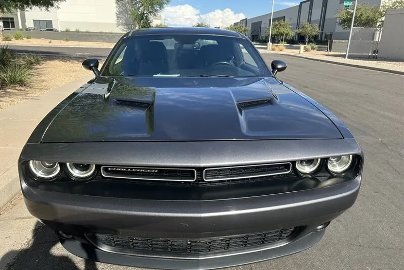 2015 Dodge Challenger SXT photo 1