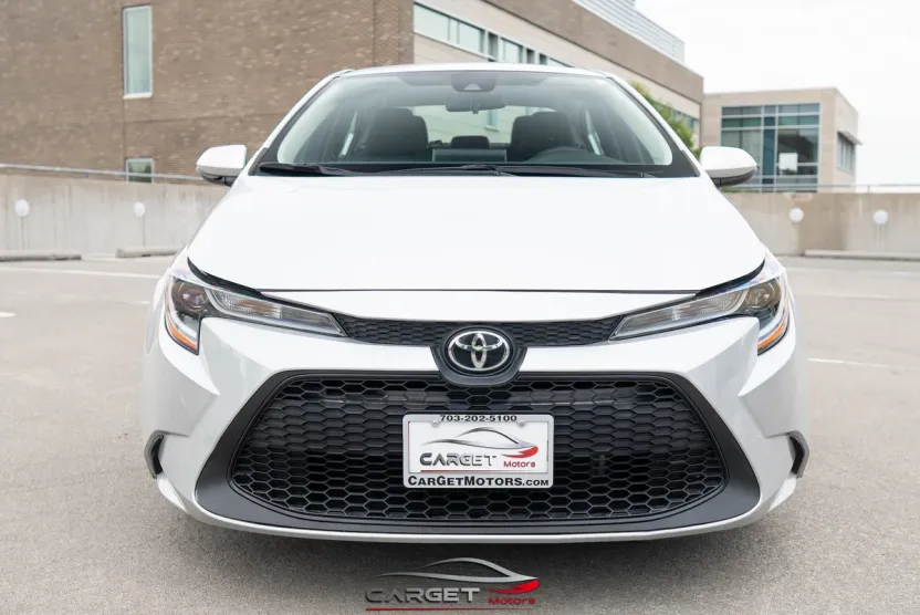 2020 Toyota Corolla LE photo 1