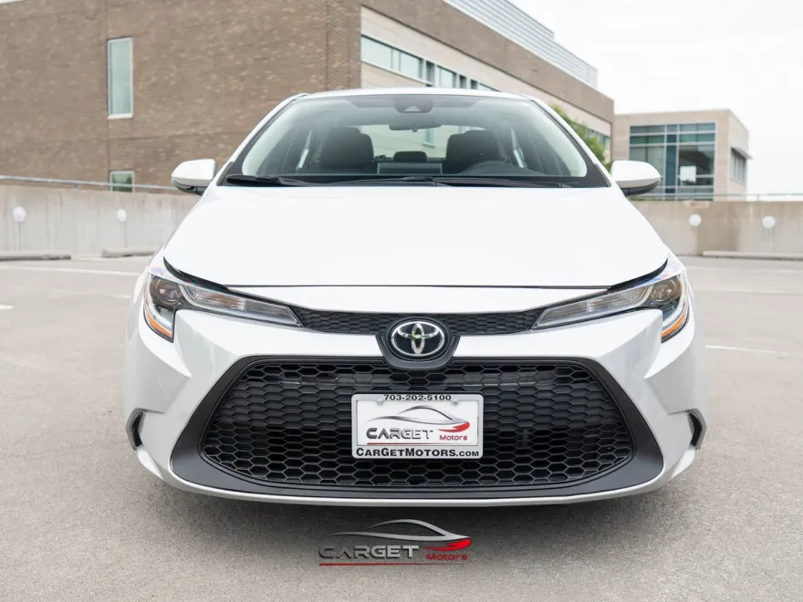2020 Toyota Corolla LE photo 1