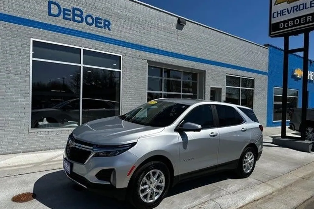 2022 Chevrolet Equinox LT photo 1
