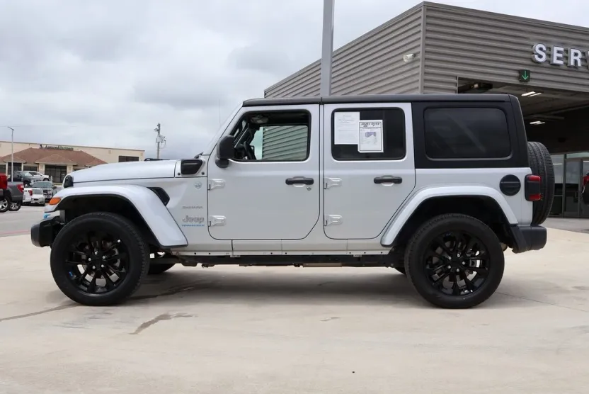 2023 Jeep Wrangler Sahara 4xe photo 1