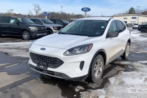 2022 Ford Escape SE photo 2