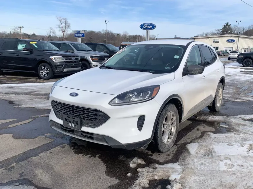 2022 Ford Escape SE photo 2