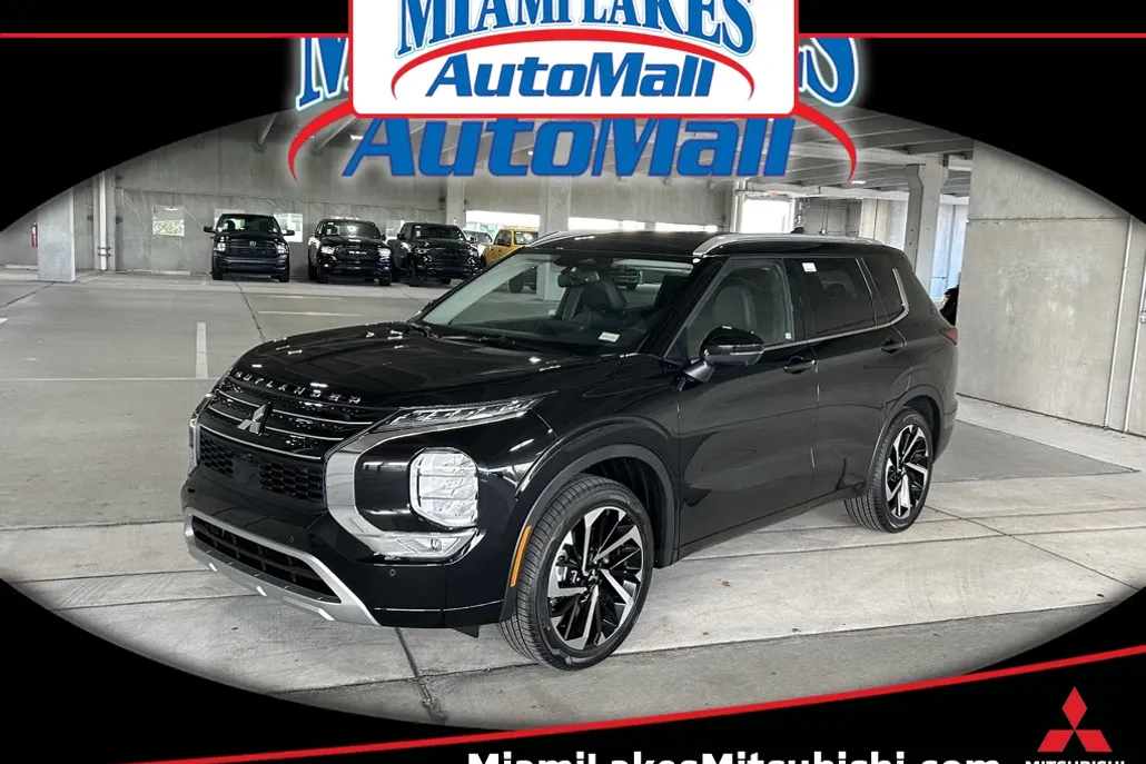 2024 Mitsubishi Outlander SEL photo 1