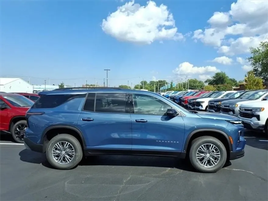 2026 Chevrolet Traverse photo 1