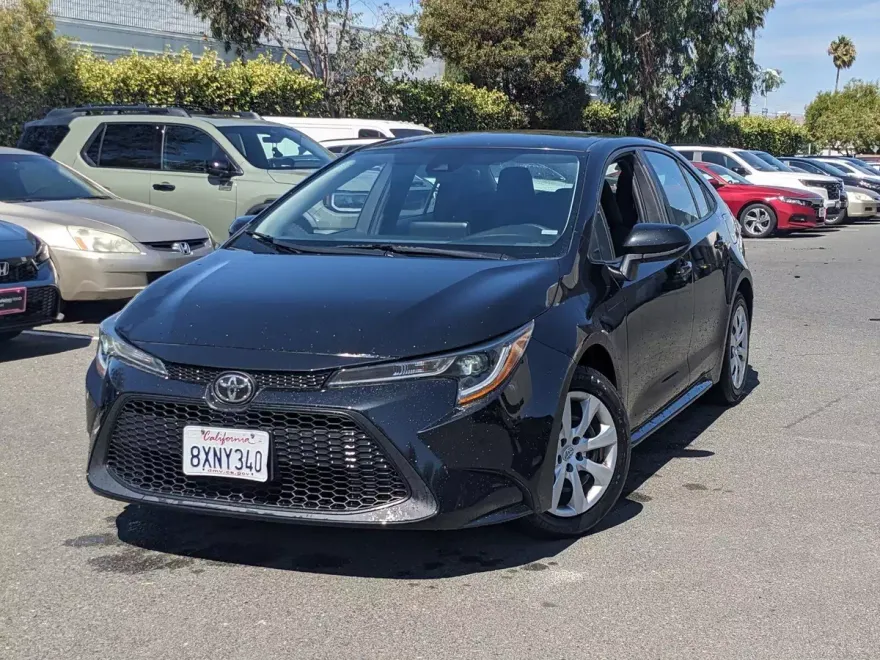 2022 Toyota Corolla LE photo 1
