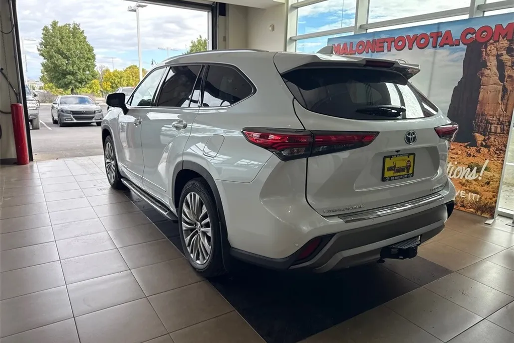 2023 Toyota Highlander Hybrid Platinum photo 1