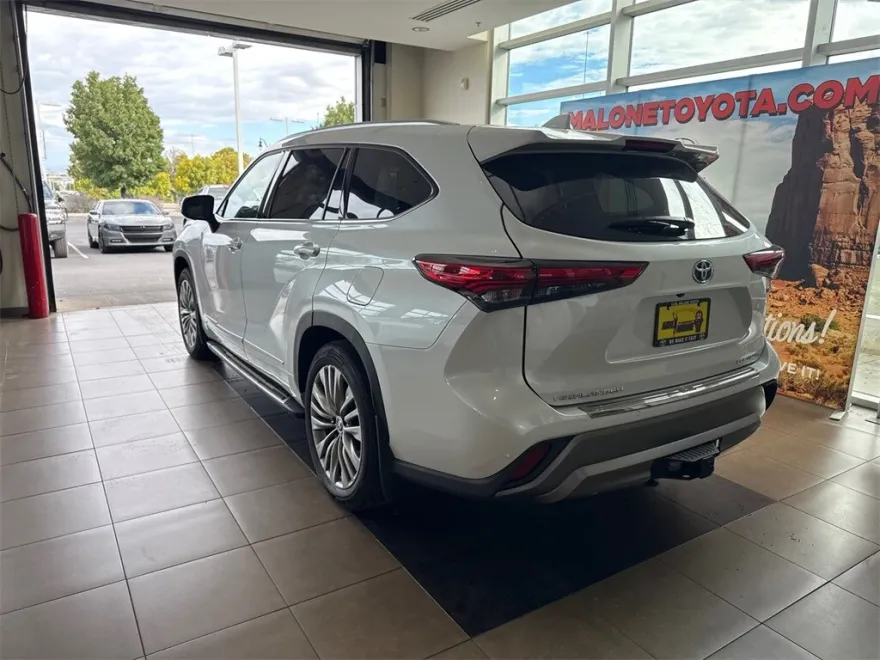 2023 Toyota Highlander Hybrid Platinum photo 1