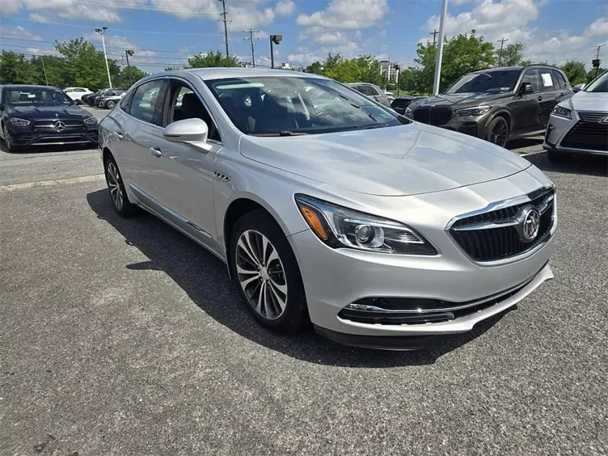 2017 Buick LaCrosse Essence photo 1