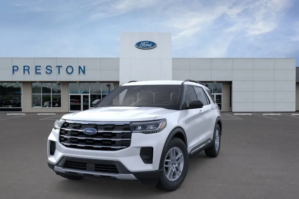 2025 Ford Explorer photo 1