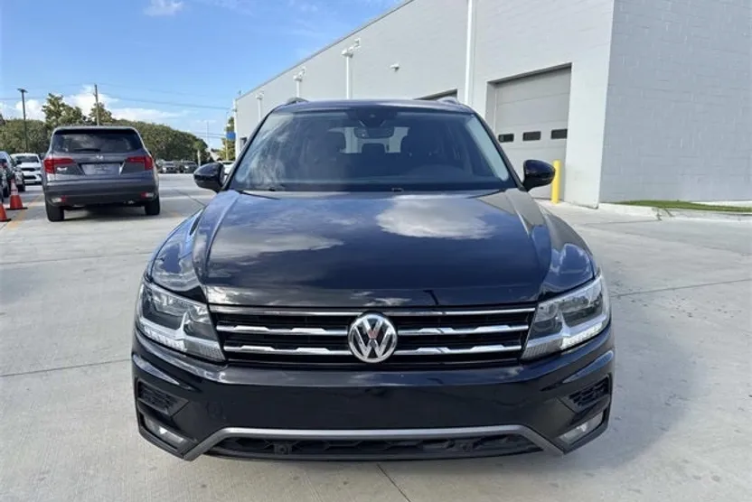 2021 Volkswagen Tiguan R-Line Black SEL photo 1