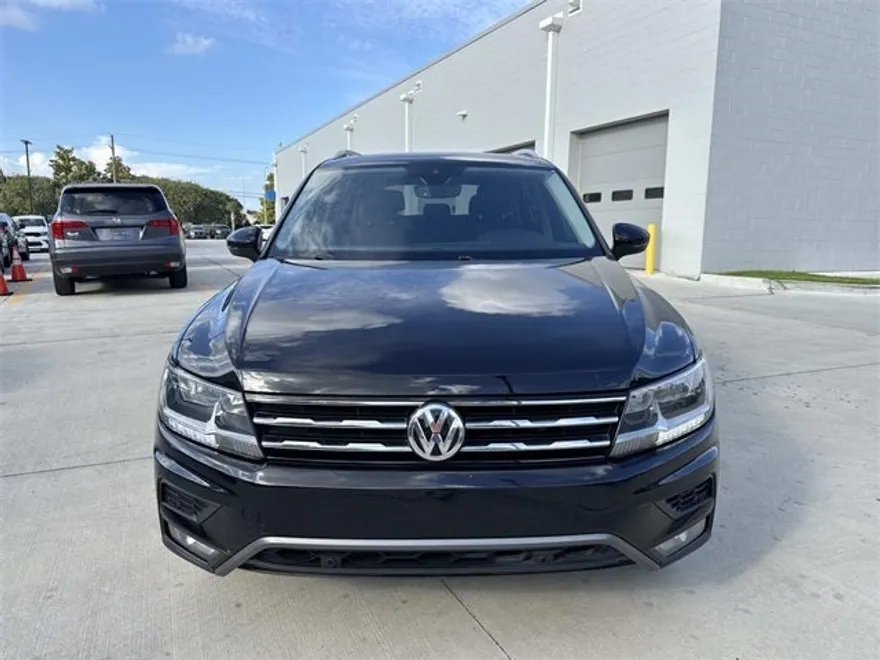 2021 Volkswagen Tiguan R-Line Black SEL photo 1