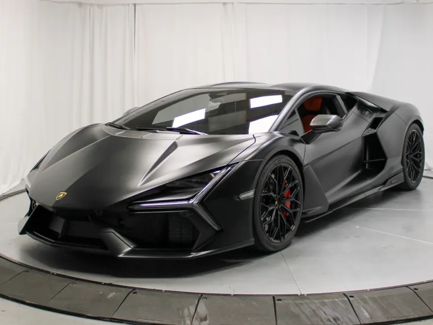 2025 Lamborghini Revuelto photo 1