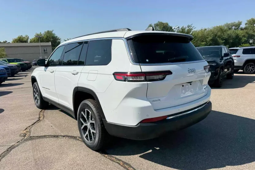 2025 Jeep Grand Cherokee Limited photo 1