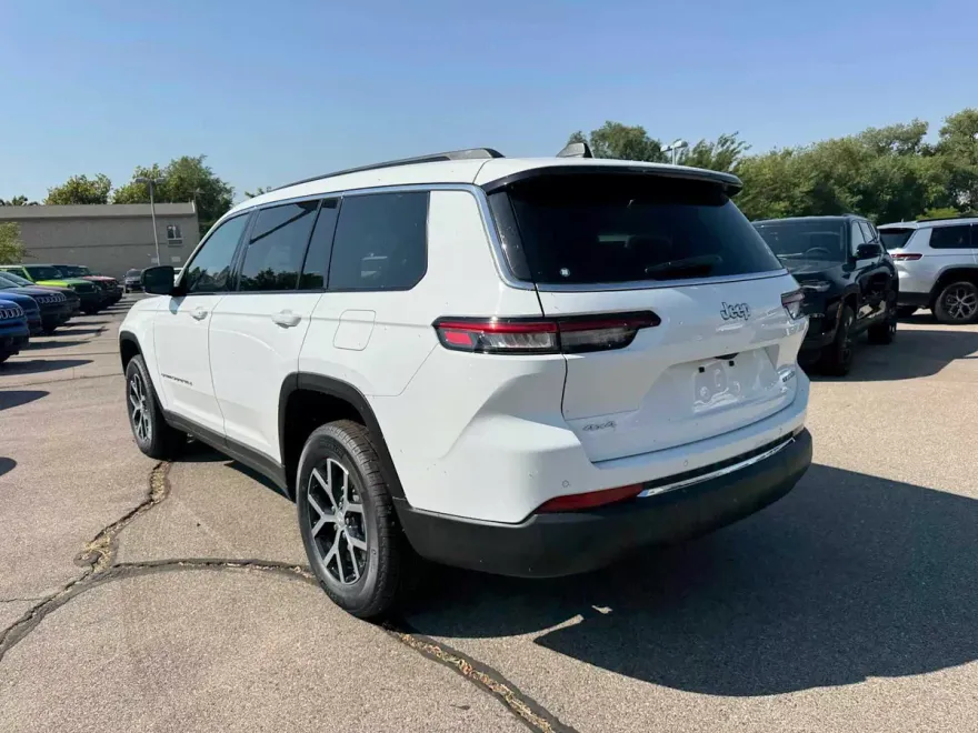 2025 Jeep Grand Cherokee Limited photo 1