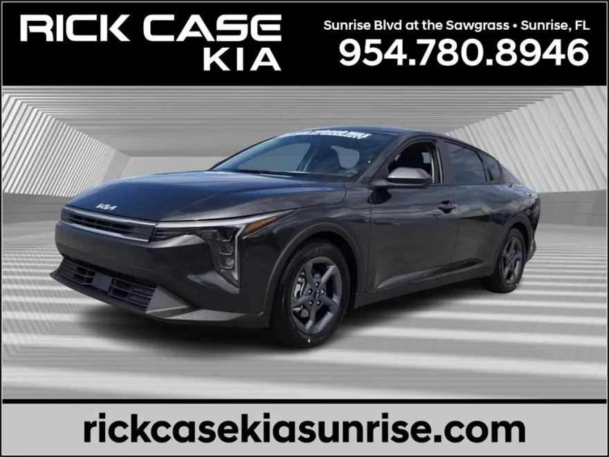 2025 Kia K4 LXS photo 1