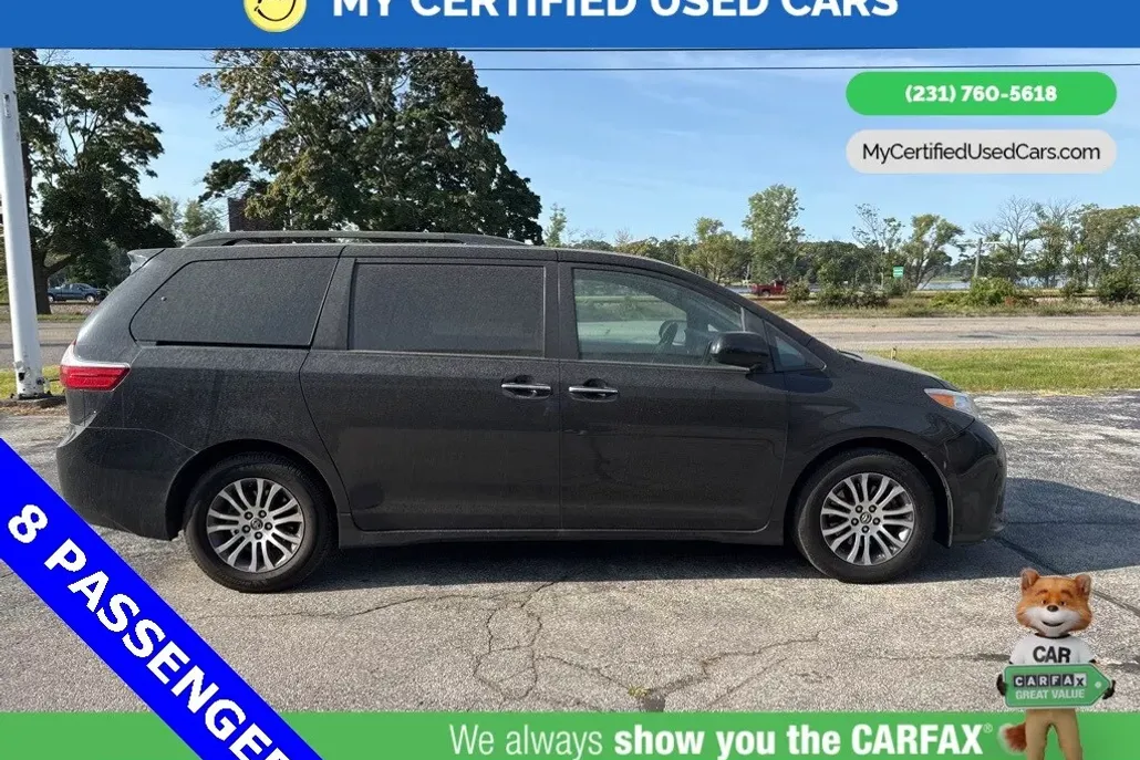 2018 Toyota Sienna XLE photo 1