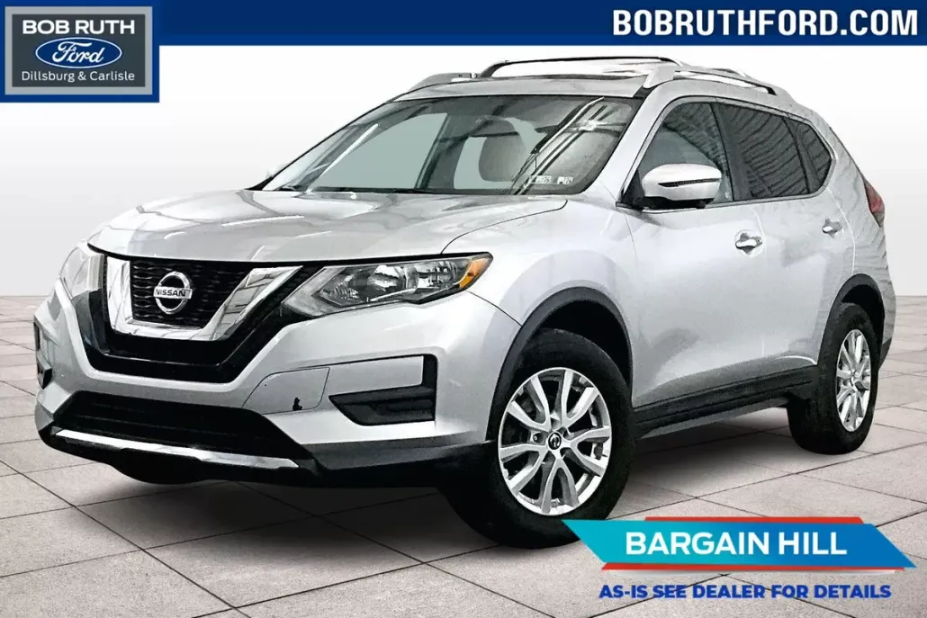 2017 Nissan Rogue SV photo 1