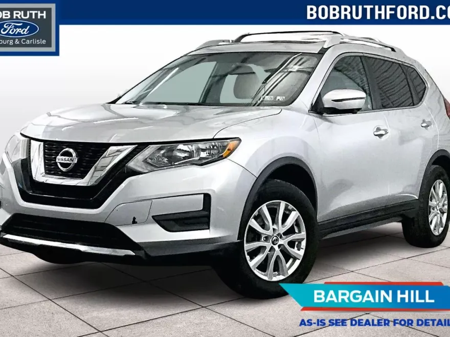 2017 Nissan Rogue SV photo 1