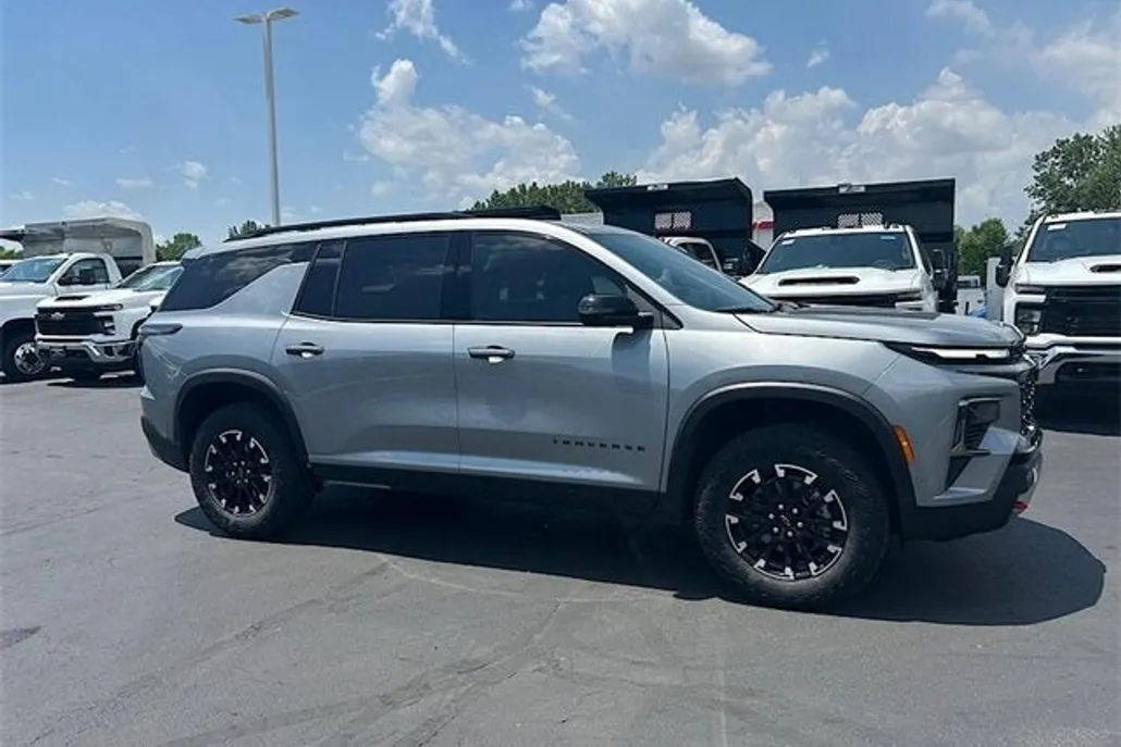 2024 Chevrolet Traverse Z71 photo 1