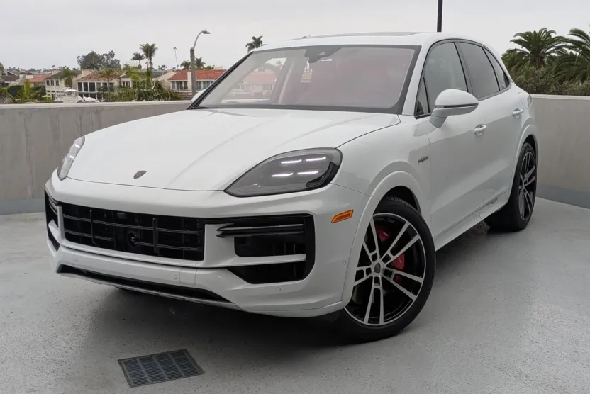 2026 Porsche Cayenne E-Hybrid Turbo photo 1