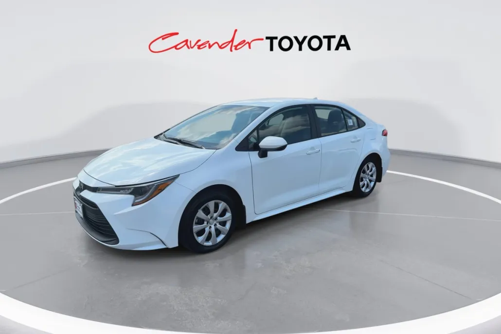 2025 Toyota Corolla LE photo 1