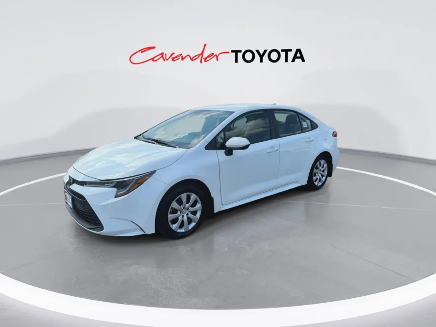 2025 Toyota Corolla LE photo 1