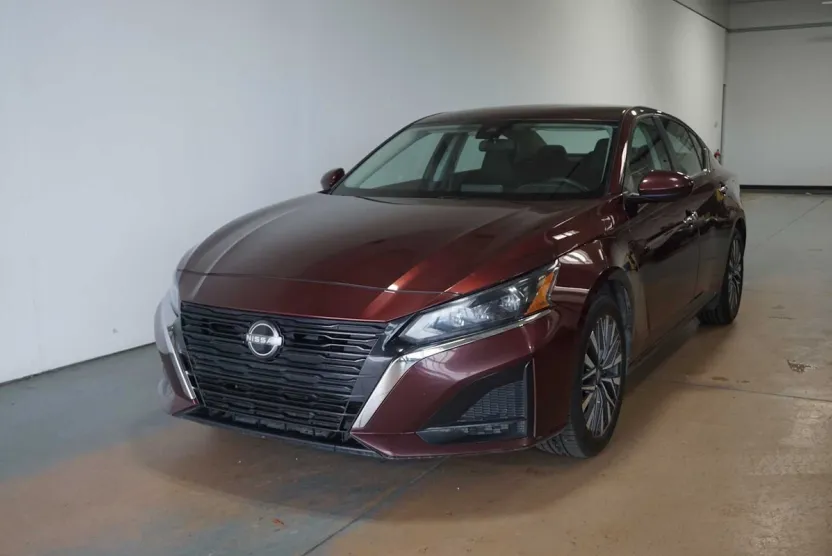 2023 Nissan Altima 2.5 SV photo 1