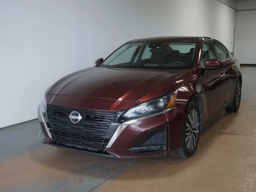 2023 Nissan Altima 2.5 SV photo 1