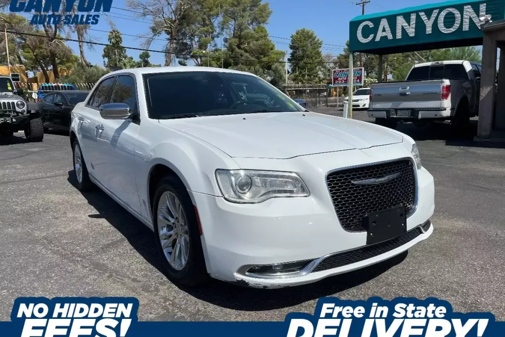 2016 Chrysler 300 photo 1