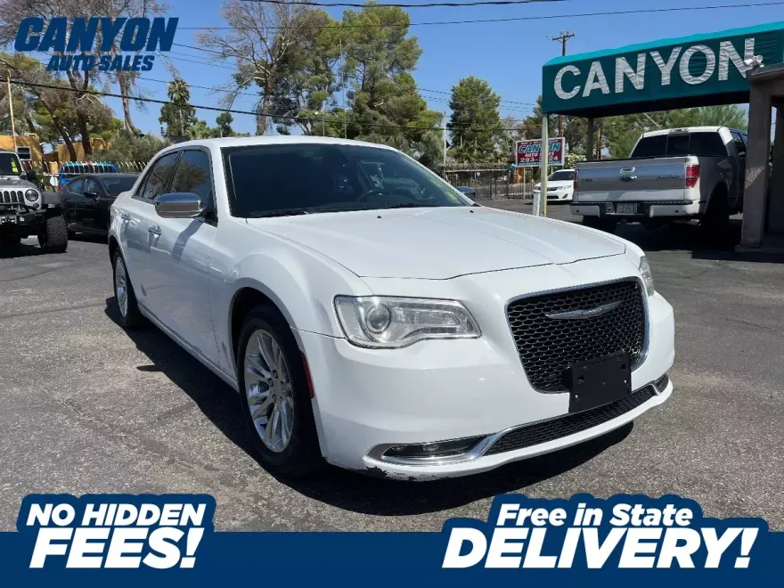 2016 Chrysler 300 photo 1