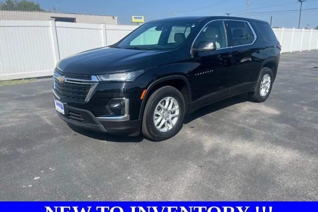 2022 Chevrolet Traverse LS photo 1