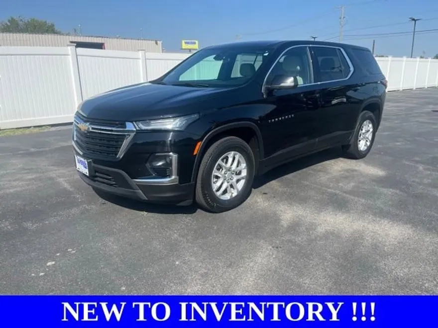 2022 Chevrolet Traverse LS photo 1