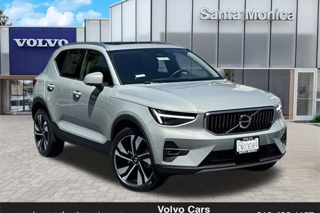 2024 Volvo XC40 Ultimate photo 1