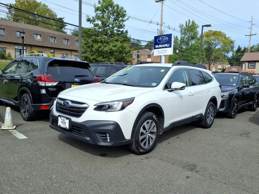 2022 Subaru Outback Premium photo 1