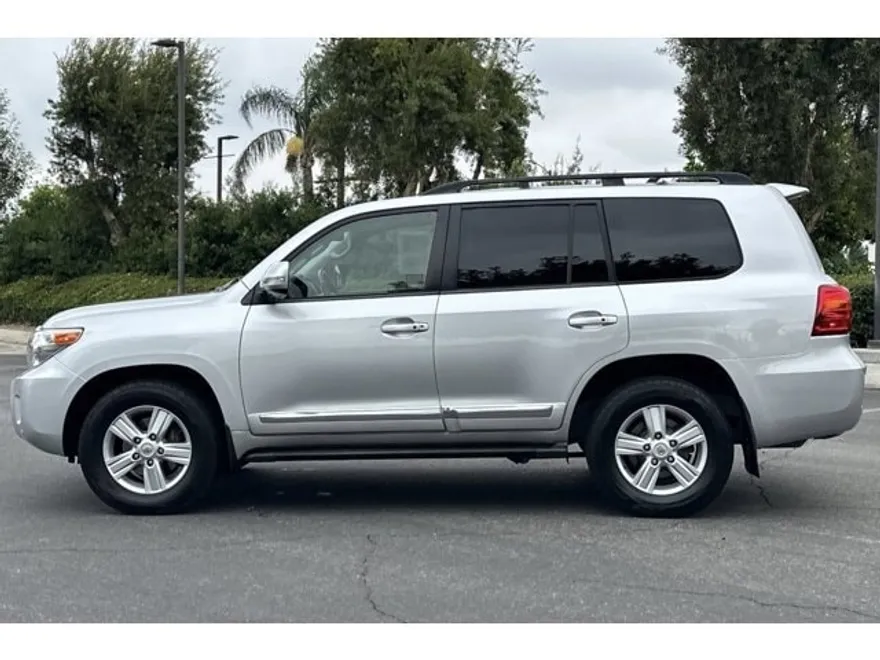 2015 Toyota Land Cruiser photo 1