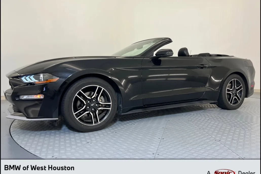 2020 Ford Mustang EcoBoost photo 1
