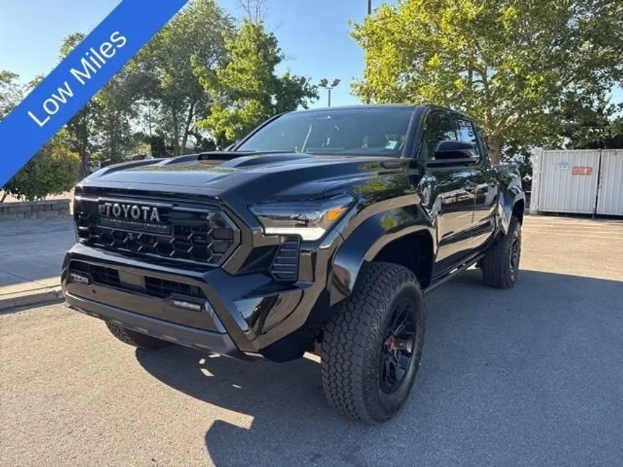 2025 Toyota Tacoma 4x4 TRD Sport photo 1