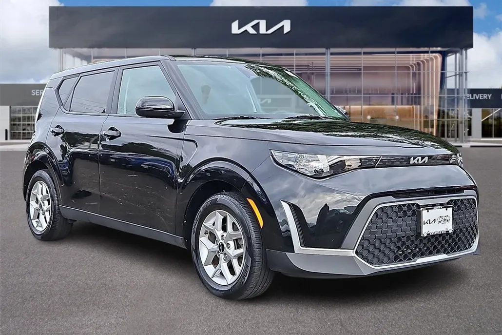 2023 Kia Soul S photo 1