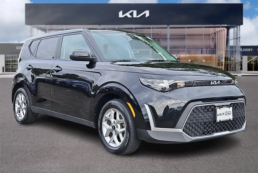 2023 Kia Soul S photo 1