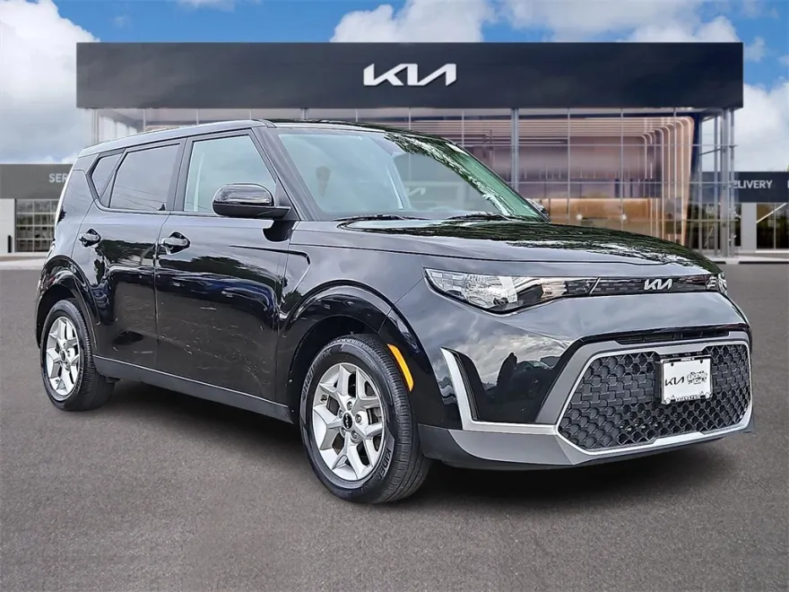 2023 Kia Soul S photo 1