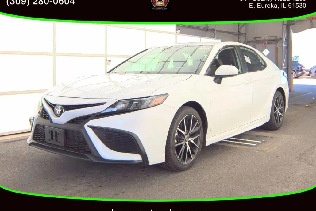 2024 Toyota Camry SE photo 1