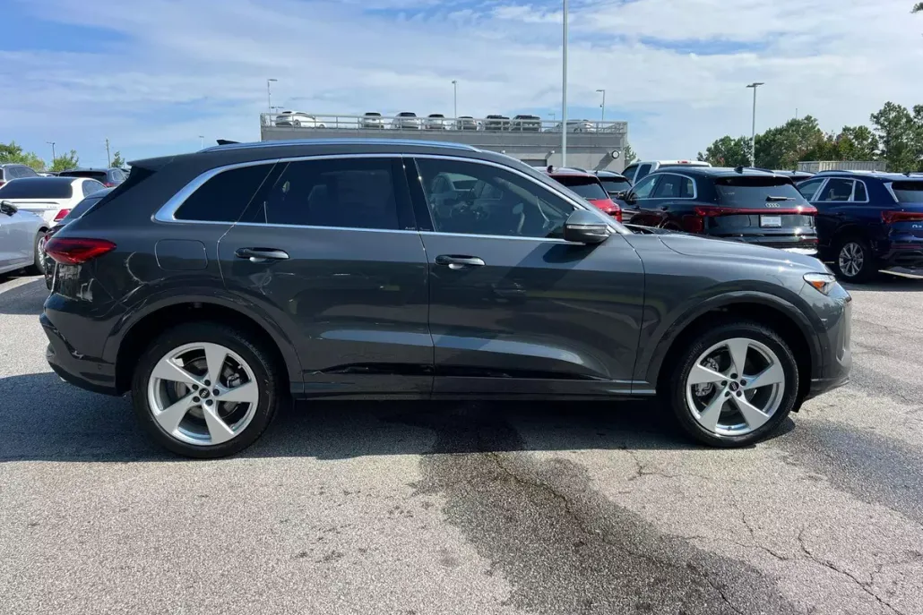 2025 Audi Q5 2.0T Premium Plus photo 1