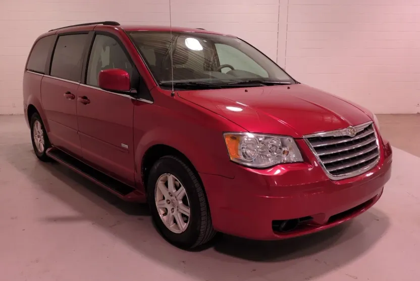 2008 Chrysler Town & Country Touring photo 1