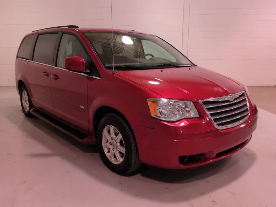 2008 Chrysler Town & Country Touring photo 1
