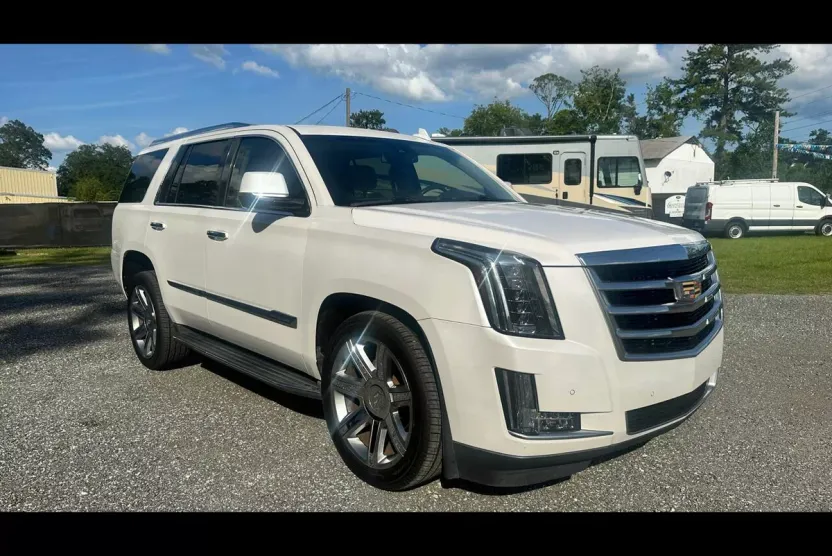 2016 Cadillac Escalade Luxury photo 1