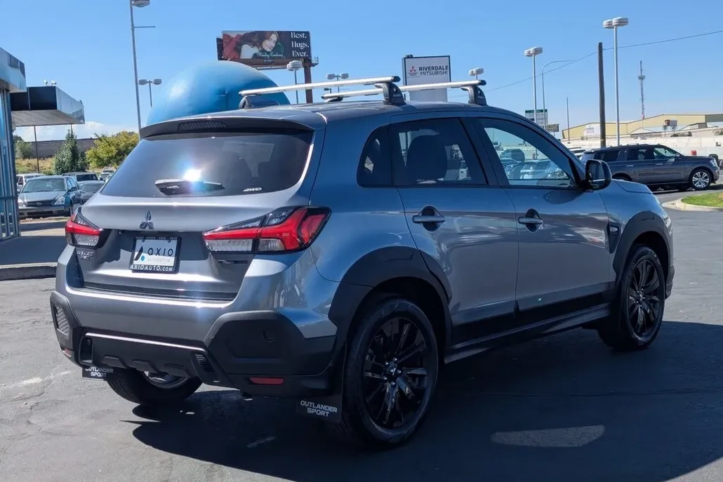 2025 Mitsubishi Outlander Sport ES SE LE photo 1