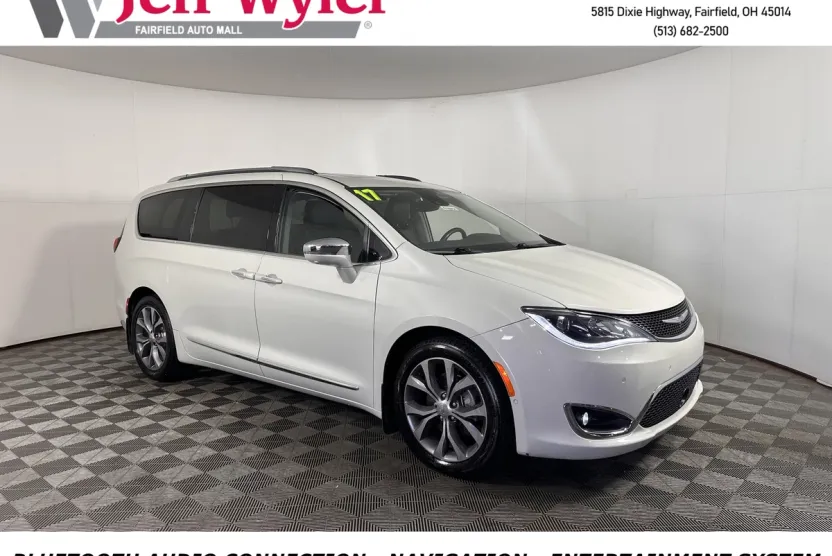 2017 Chrysler Pacifica Limited photo 1