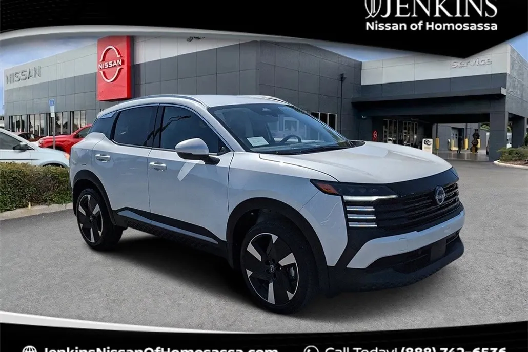 2025 Nissan Kicks SR photo 1
