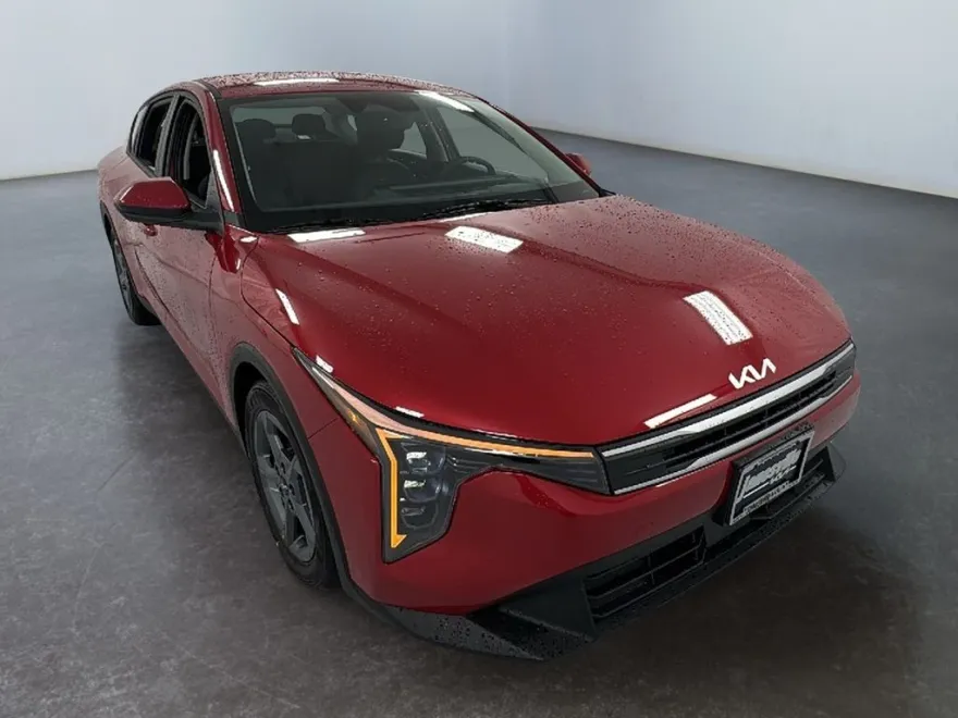2025 Kia K4 LXS photo 1